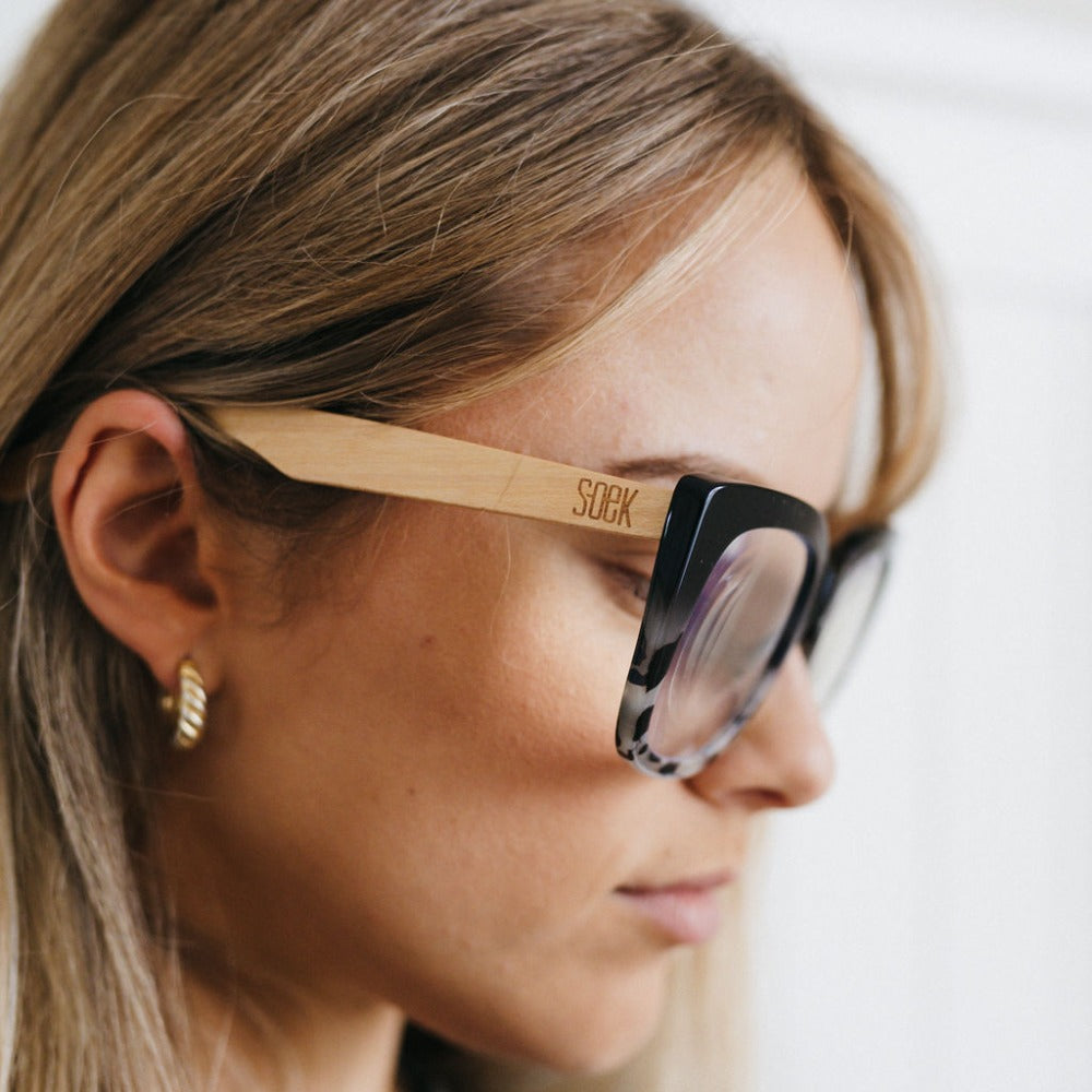 Riviera Black Ivory Magnifying Reader R9