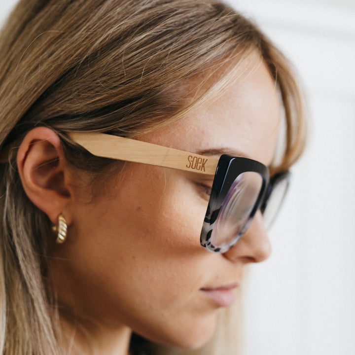 Riviera Black Ivory Magnifying Reader R9